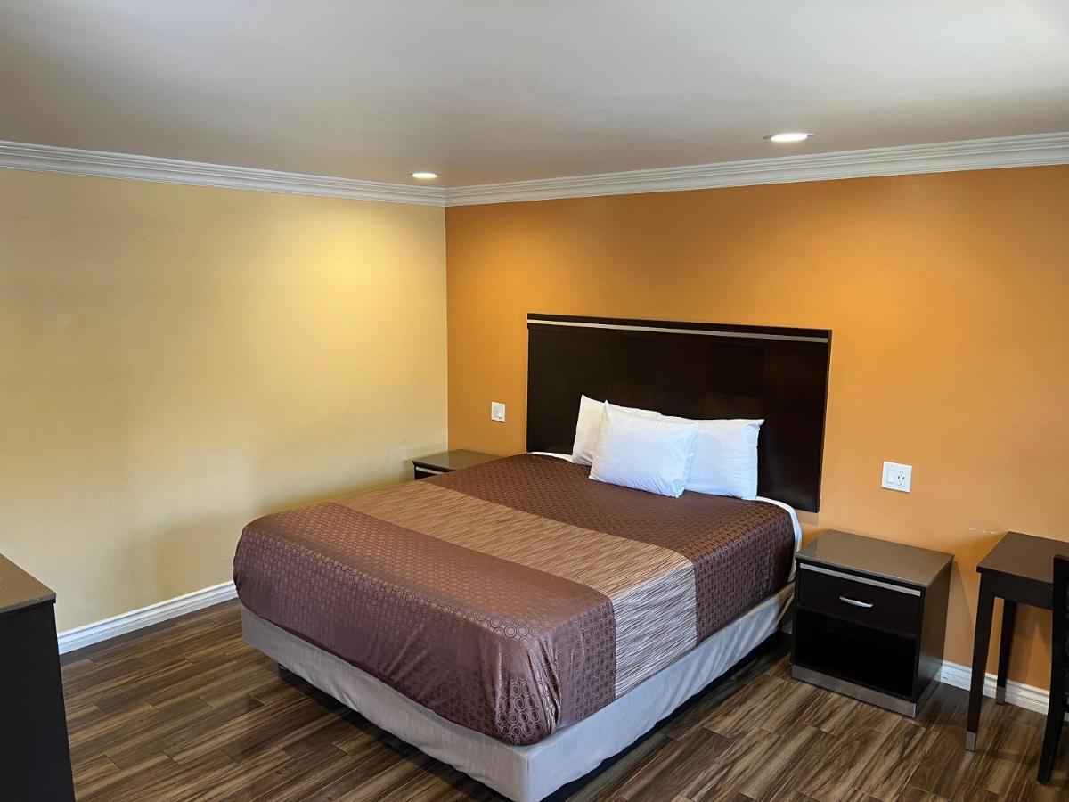 Walnut Inn & Suites เวสต์โควีนา ภายนอก รูปภาพ