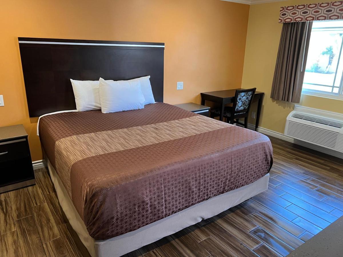 Walnut Inn & Suites เวสต์โควีนา ภายนอก รูปภาพ