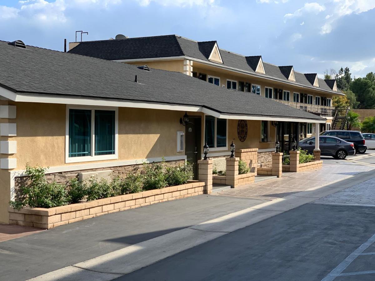 Walnut Inn & Suites เวสต์โควีนา ภายนอก รูปภาพ