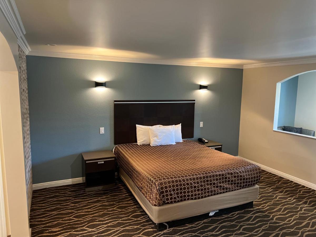 Walnut Inn & Suites เวสต์โควีนา ภายนอก รูปภาพ