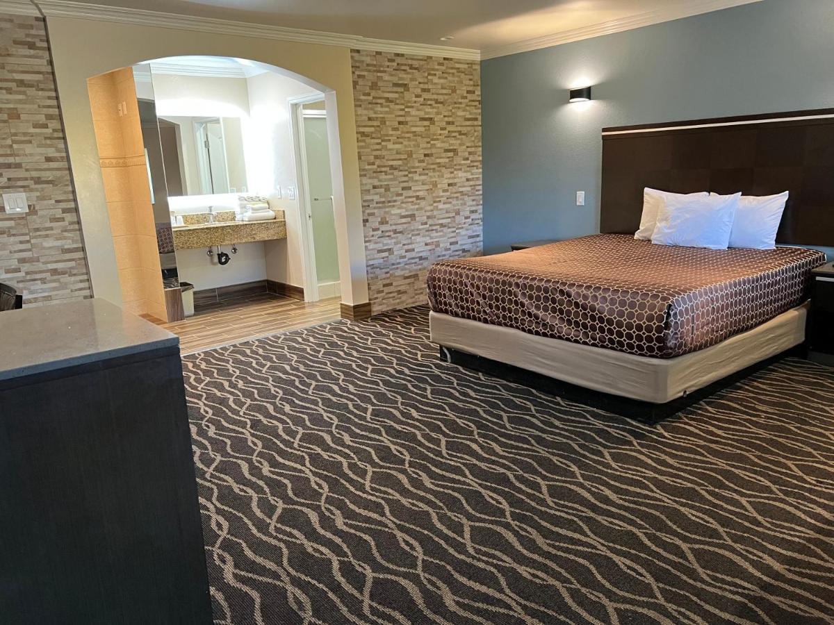 Walnut Inn & Suites เวสต์โควีนา ภายนอก รูปภาพ