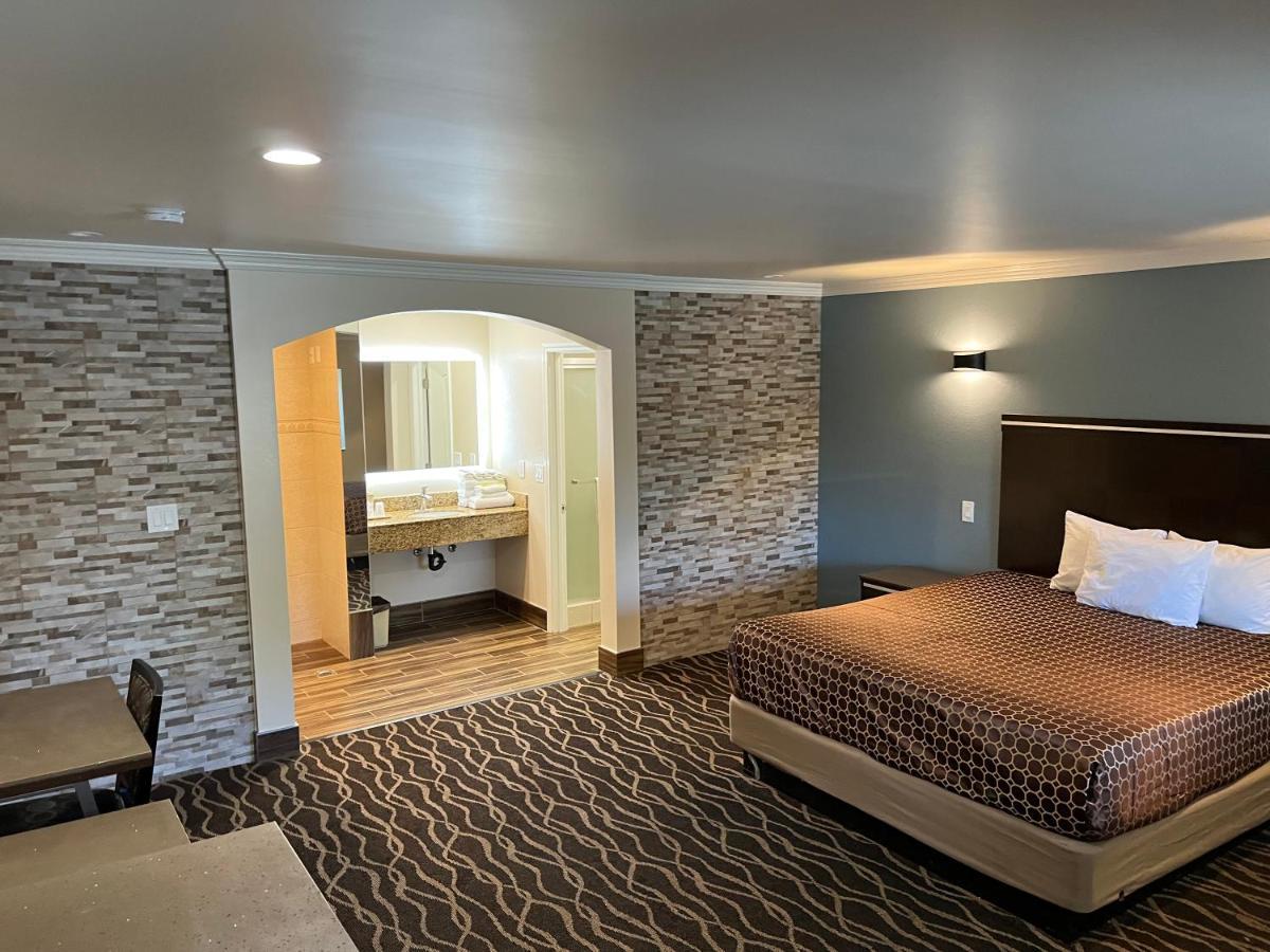 Walnut Inn & Suites เวสต์โควีนา ภายนอก รูปภาพ