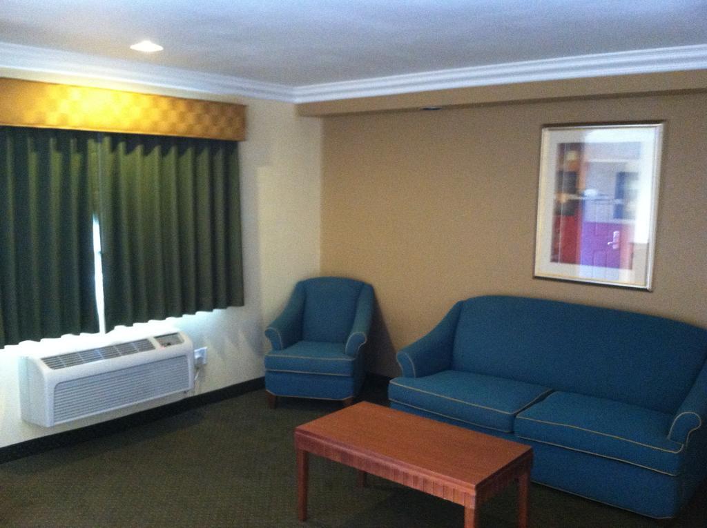 Walnut Inn & Suites เวสต์โควีนา ภายนอก รูปภาพ
