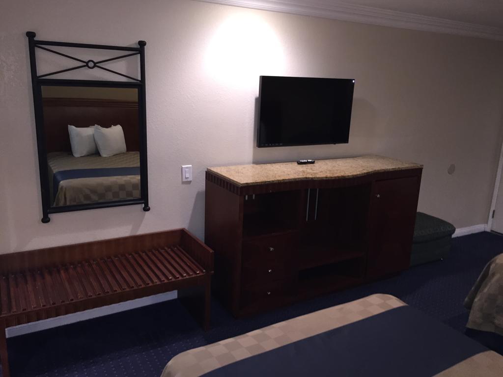 Walnut Inn & Suites เวสต์โควีนา ภายนอก รูปภาพ