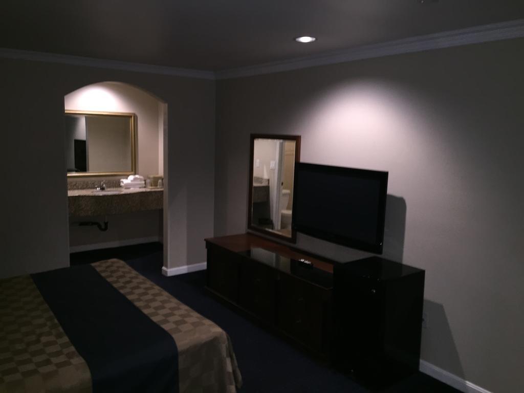 Walnut Inn & Suites เวสต์โควีนา ภายนอก รูปภาพ