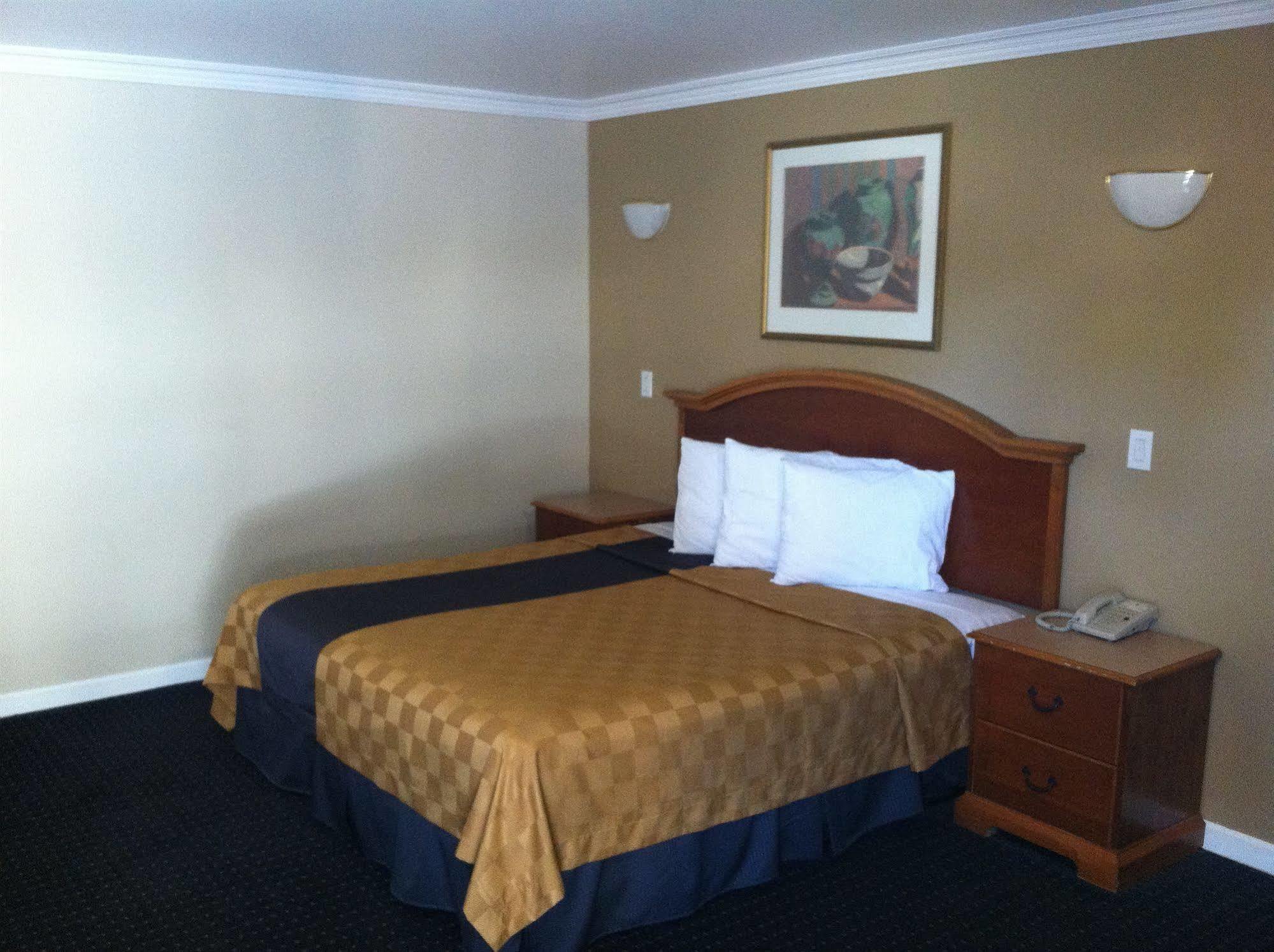 Walnut Inn & Suites เวสต์โควีนา ภายนอก รูปภาพ