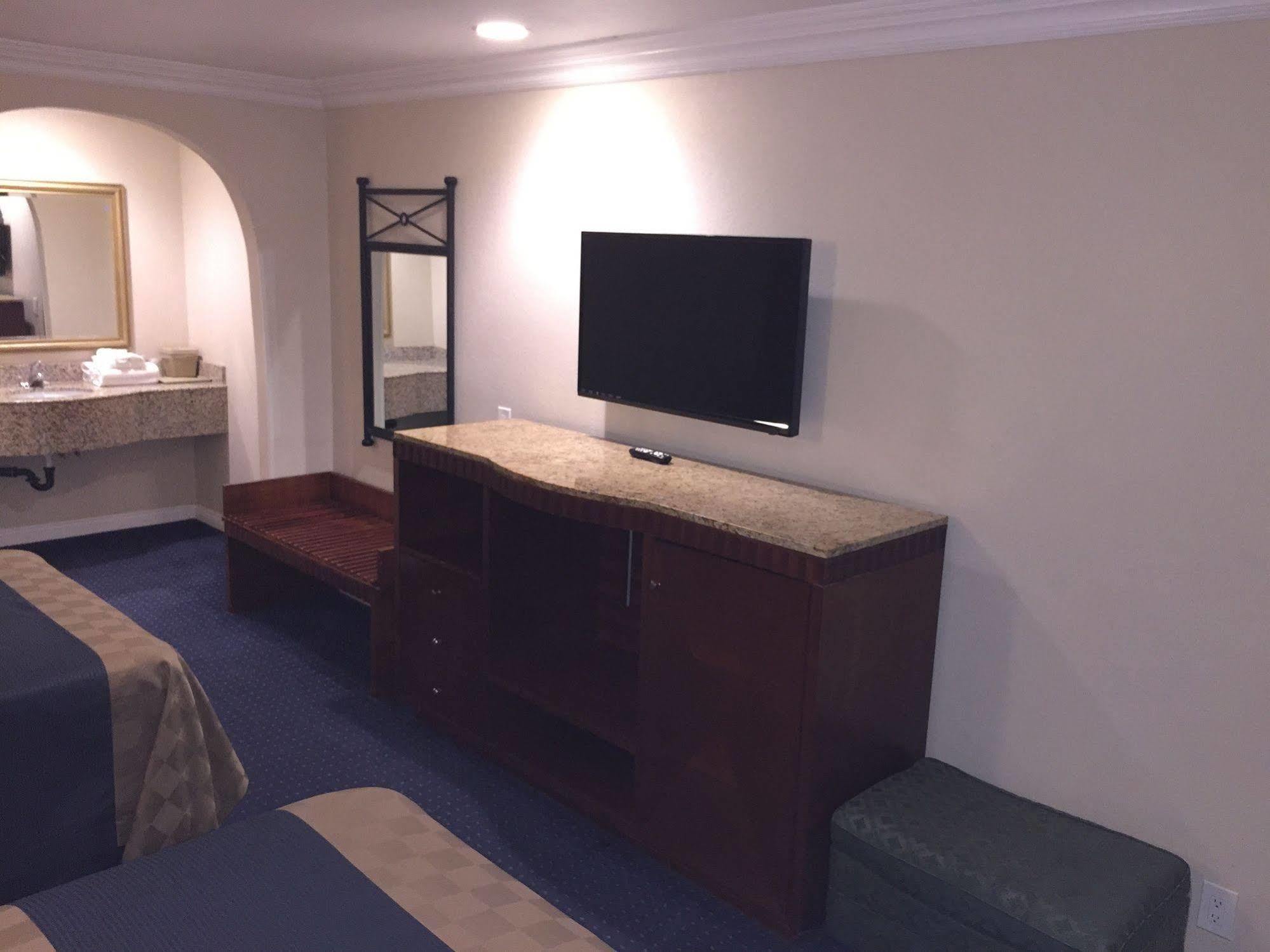 Walnut Inn & Suites เวสต์โควีนา ภายนอก รูปภาพ