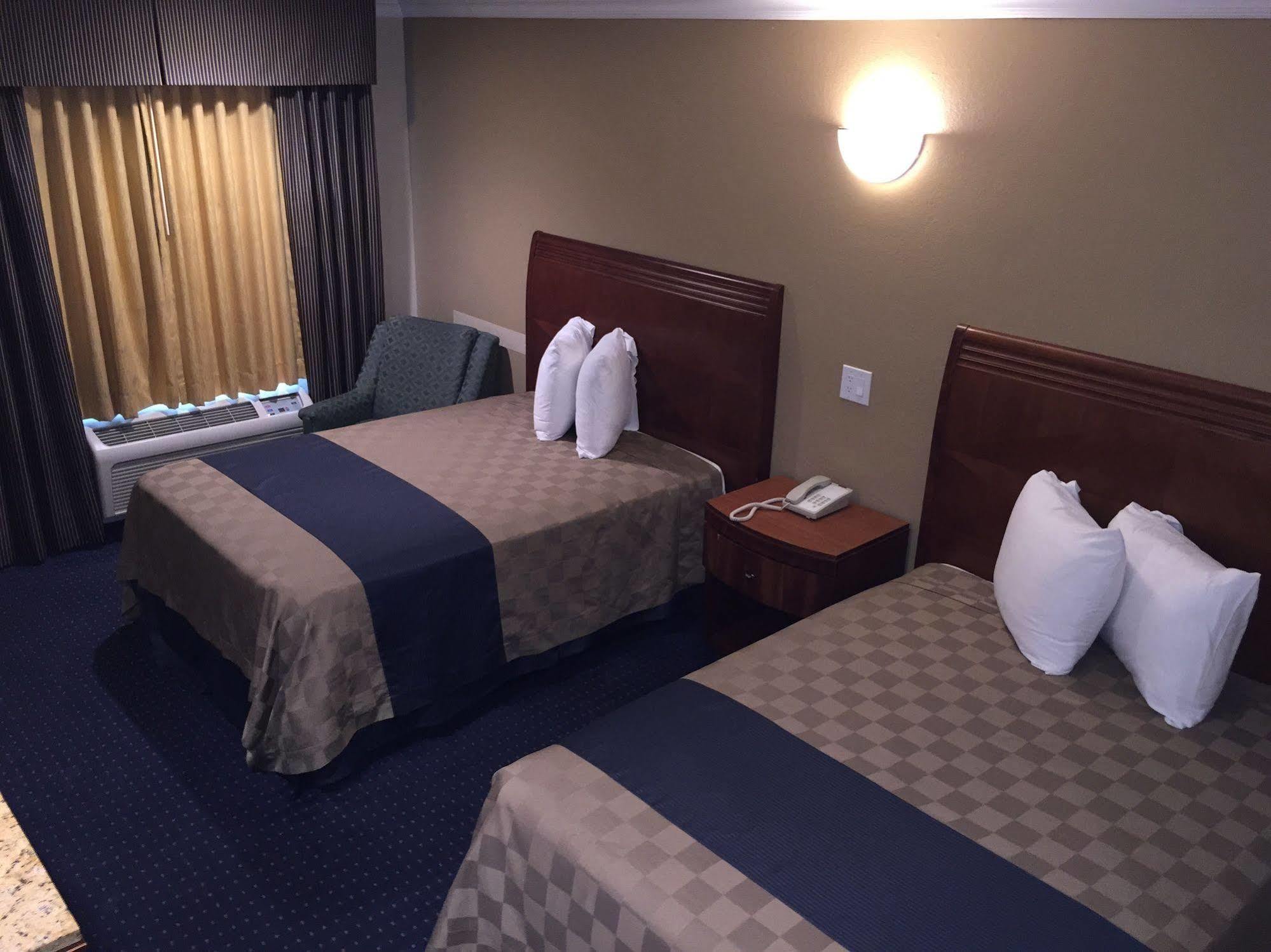 Walnut Inn & Suites เวสต์โควีนา ภายนอก รูปภาพ