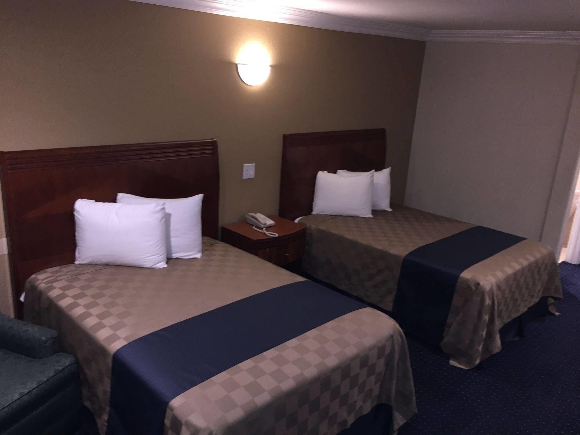 Walnut Inn & Suites เวสต์โควีนา ภายนอก รูปภาพ